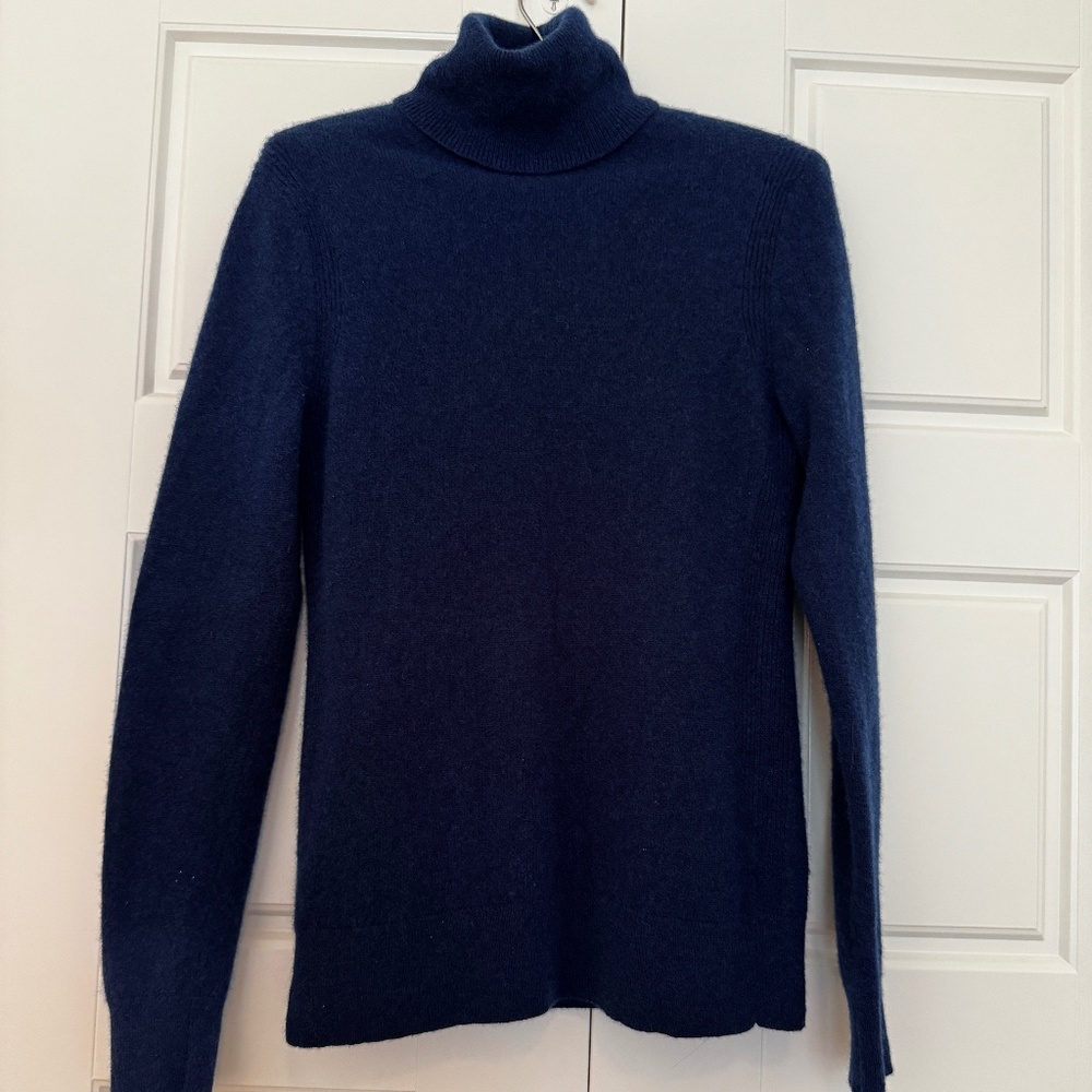 Winter is coming! Cashmere Turtleneck Saks Fifth Avenue Navy Small